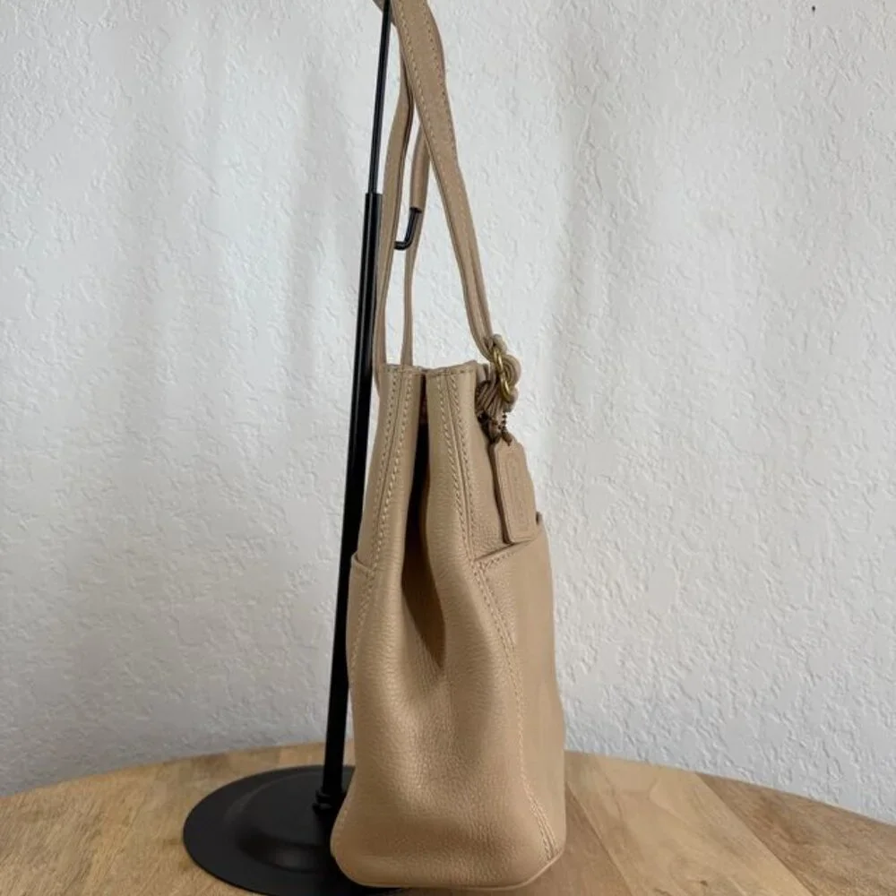 Coach Vintage Bucket Bag Beige
